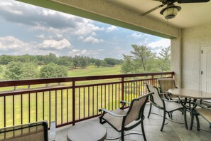 Outdoor dining - Three Bedroom Condo - 3 Kings (Pigeon Forge)
