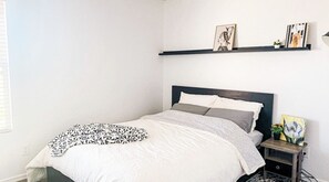 3 slaapkamers, een bureau, een strijkplank/strijkijzer, gratis wifi