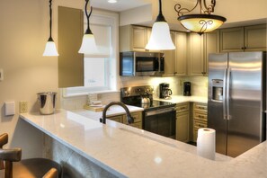 Mikroaaltouuni, uuni, liesi, astianpesukone