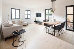 Fernseher, Stereoanlage