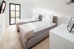 2 عدّة غرف نوم ومكواة/لوح كي وواي فاي وملاءات أسرّة