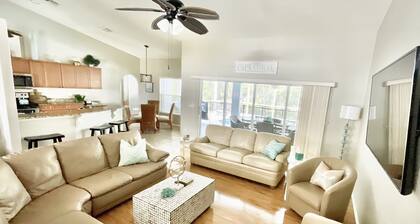 Whispering Palms, Large 4 Bed, 3 Bath, Heated Pool