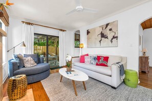 Smart TV, fireplace, books, offices