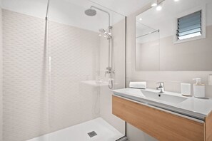 Hair dryer, towels - Magnificent Villa Luminosa- private pool and views (Port d`Addaia)