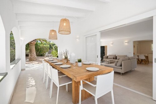 Magnificent Villa Luminosa- private pool and views