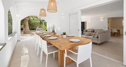 Magnificent Villa Luminosa- private pool and views