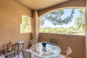 Outdoor dining - Resort Style Condo in Scottsdale (Scottsdale)