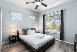 2 bedrooms, iron/ironing board, free WiFi, bed sheets - Resort Style Condo in Scottsdale (Scottsdale)