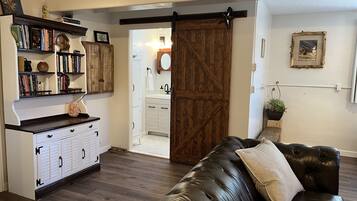 スマートテレビ、Netflix、Hulu、卓球台