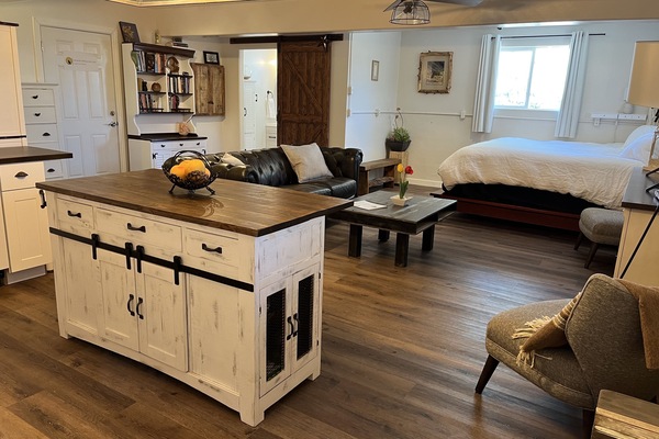 Iron/ironing board, travel cot, free WiFi, bed sheets