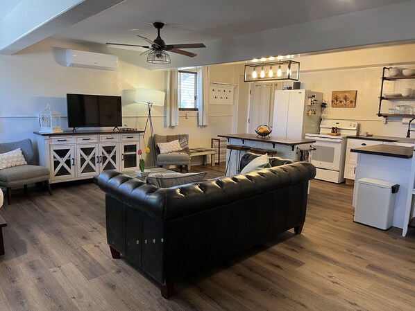 Televisor intel·ligent, Netflix, Hulu i taula de tennis de taula