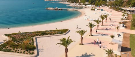 Beach nearby, white sand, 3 beach bars