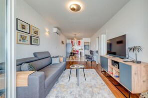 Apartment | Living area | 127-cm flat-screen TV with digital channels, TV - Sun Spalato Beach & Palms (Split)