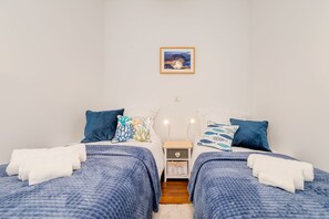 Appartement | 2 chambres, décor unique, ameublement unique, fer et planche à repasser