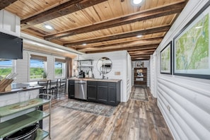 Fridge, microwave, stovetop, dishwasher - Overlook  Sleeps 9 :) (Section)