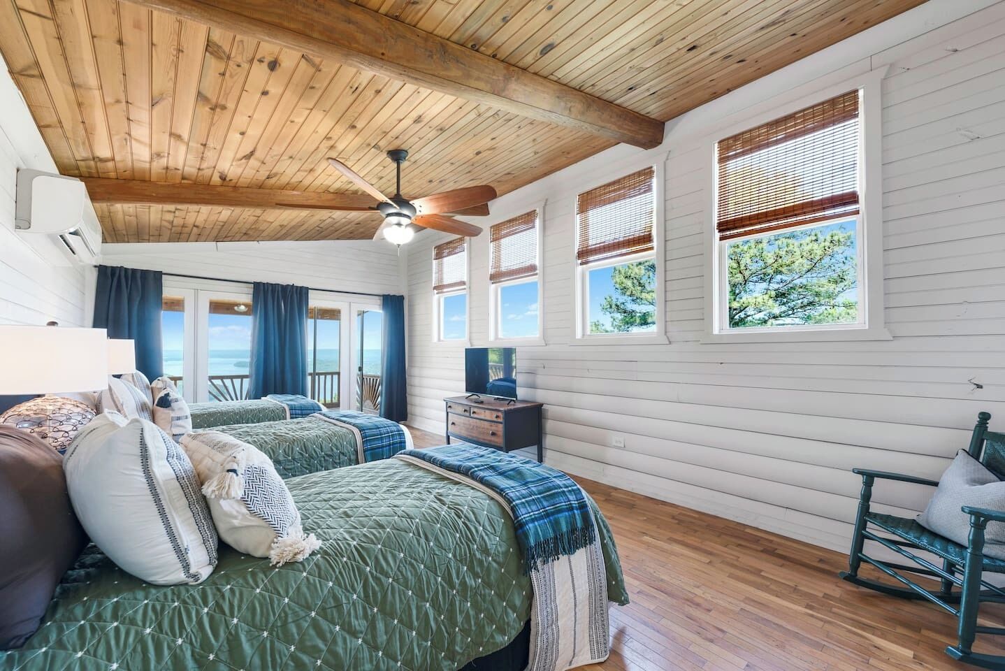 4 makuuhuonetta, silitysrauta/-lauta, Wi-Fi, vuodevaatteet