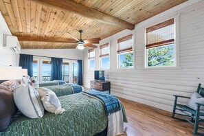 4 bedrooms, iron/ironing board, WiFi, bed sheets