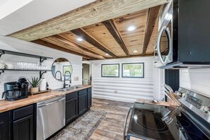 Refrigerador, microondas, parrilla de estufa y lavavajillas 