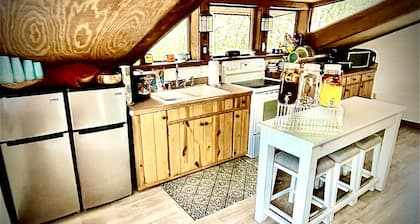 River Rock Cabin - Private Escape - ON the Etowah River!