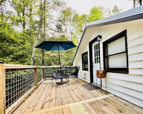 River Rock Cabin - Private Escape - ON the Etowah River! Private decks/firepits!