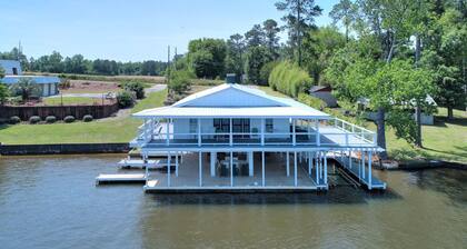 Lake Life Retreat 3BR Home w/ 2 Kitchens & Docks