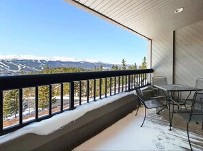 Outdoor dining - Presidents Day at Gold Point Resort Breckenridge (Breckenridge)