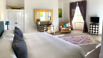 9 chambres, bureau, fer et planche Ă repasser, lit parapluie