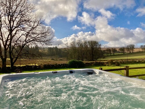 Bespoke country house in the heart of Dartmoor with hot tub and private grounds.