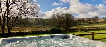 Bespoke country house in the heart of Dartmoor with hot tub and private grounds.