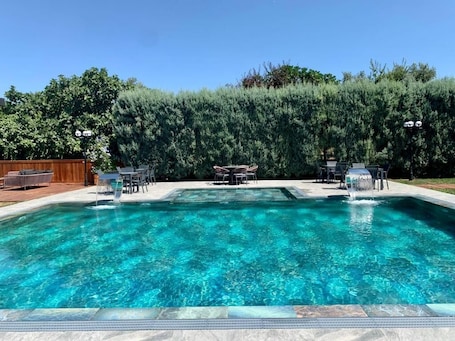 Outdoor pool, free pool cabanas, pool umbrellas. Istanbul Park Hotel