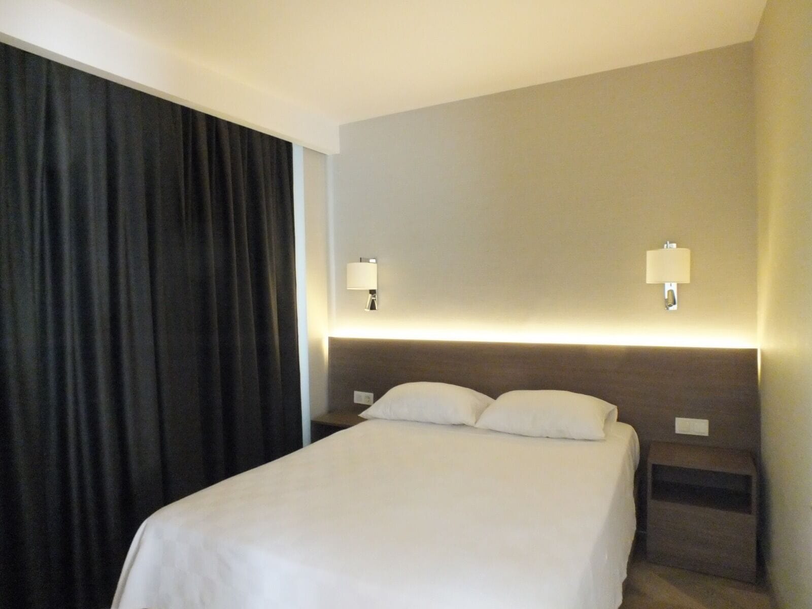 Deluxe Apartment | 1 bedroom, in-room safe, blackout drapes, soundproofing