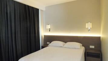 Deluxe Apartment | 1 bedroom, in-room safe, blackout drapes, soundproofing