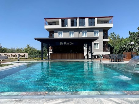 Outdoor pool, free cabanas, pool umbrellas