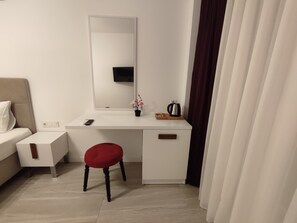 Deluxe Room, 1 King Bed, Non Smoking, Garden View