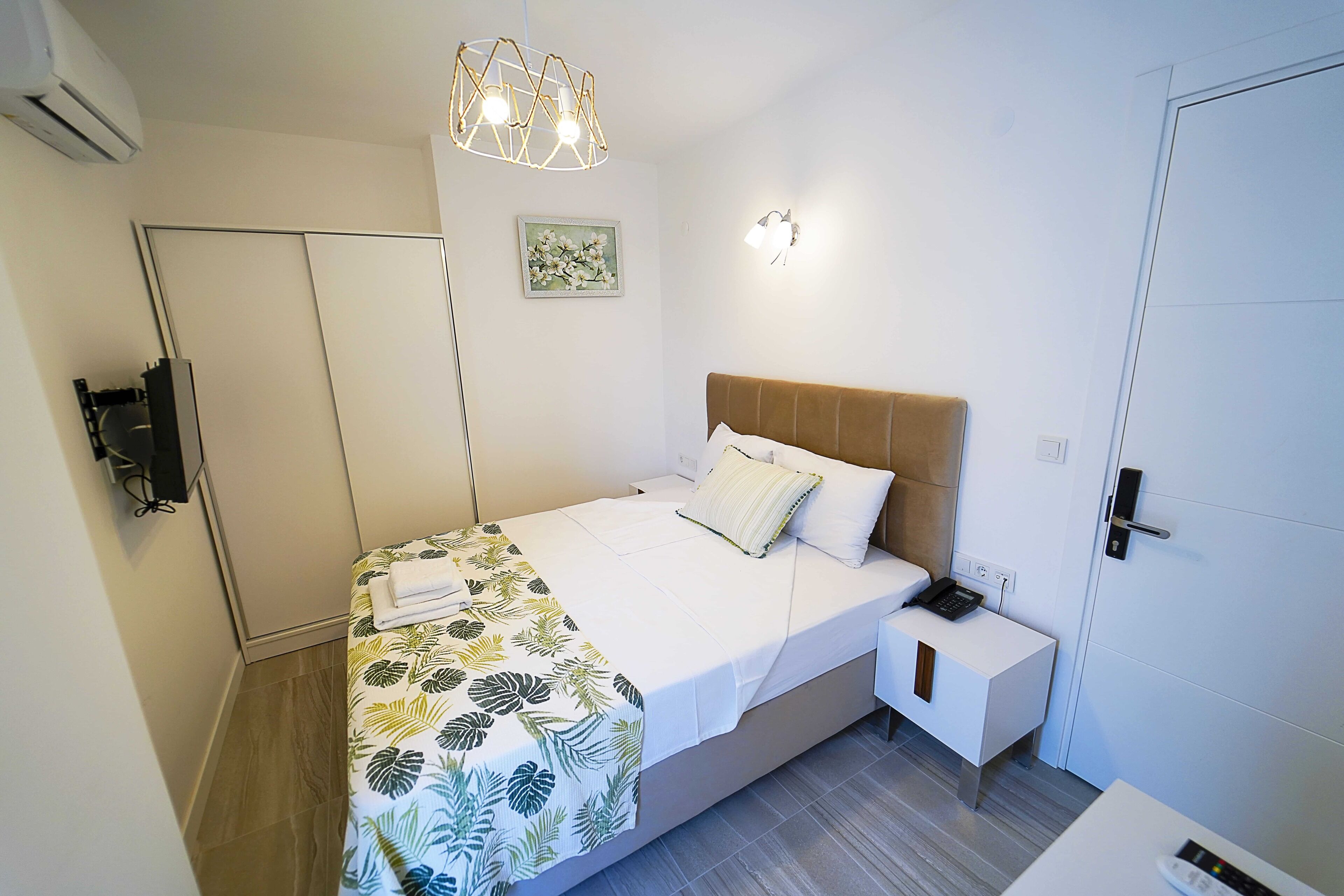 Standaard kamer | Luxe beddengoed, een gratis minibar, individueel gedecoreerd