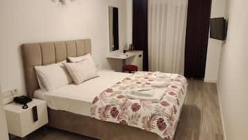 Deluxe Room, 1 King Bed, Non Smoking, Garden View | Premium bedding, free minibar, individually decorated, laptop workspace