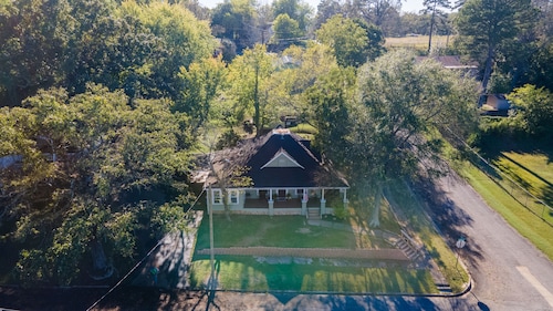 The Ouachita Depot- Large house/Perfect location