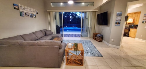 Paradise home near Esplanade & Tigertail!