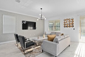 Smart TV y futbolito 