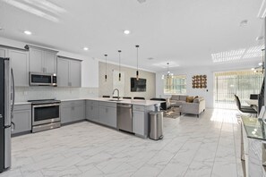 Refrigerador, microondas, horno y lavavajillas 