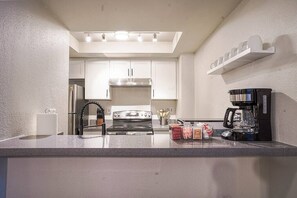 Réfrigérateur, four, plaque de cuisson, lave-vaisselle