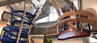 Condo with king bed, walk to Microsoft, park