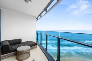 Property grounds - Soul 5 Star Amazing Beachfront 180 Views! (Surfers Paradise)