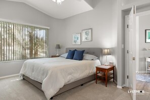 3 Schlafzimmer, Schreibtisch, Bügeleisen/Bügelbrett, kostenloses WLAN