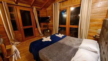 Superior Cabin, 1 Bedroom, Non Smoking, Lake View | Egyptian cotton sheets, premium bedding, free WiFi