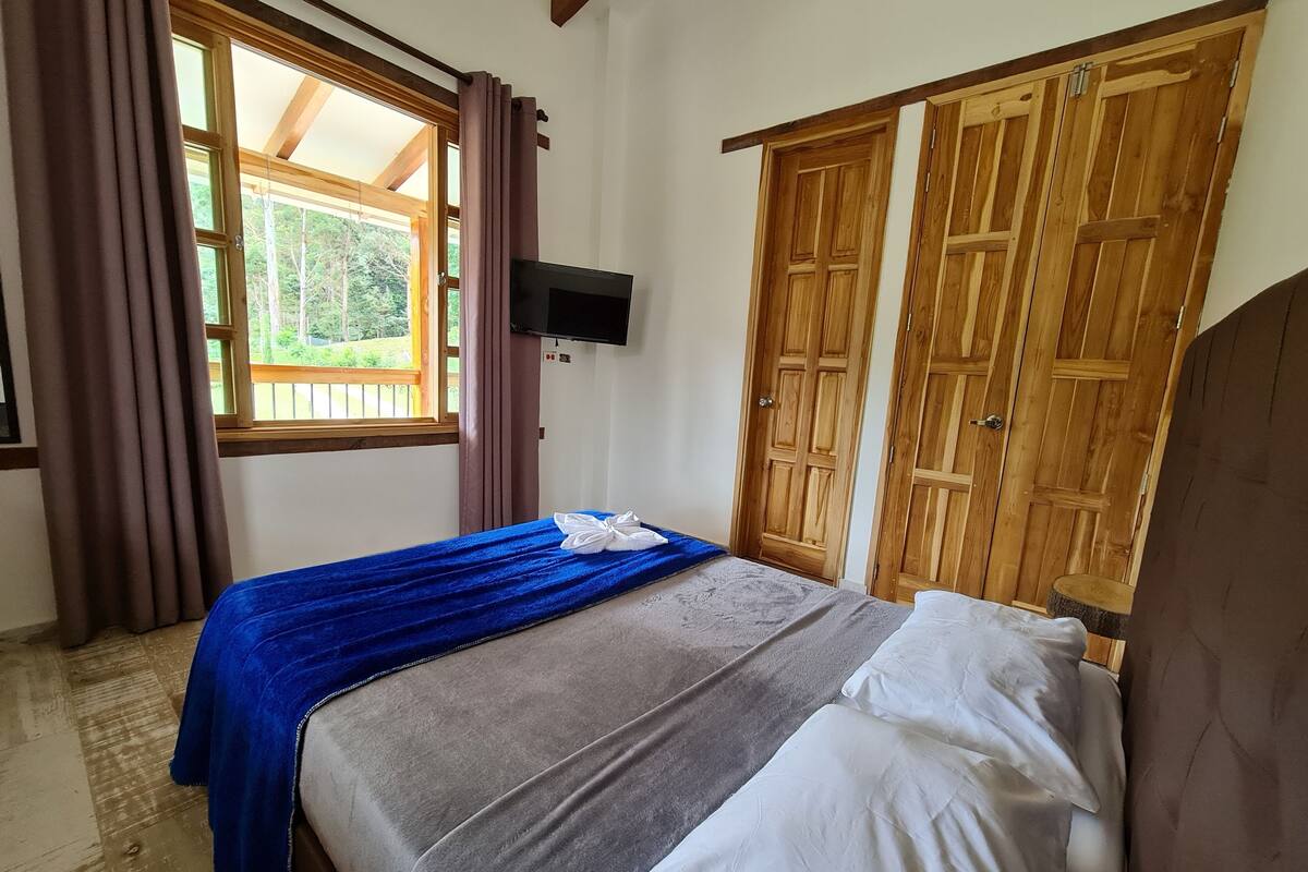Chambre Double Standard, 1 lit double, non-fumeur, vue colline