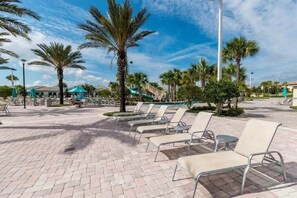 Property grounds - 9BR Family Villa•Themed Rooms + Pool•Near Disney (Davenport)