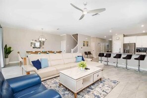 TV, video games, offices - 9BR Family Villa•Themed Rooms + Pool•Near Disney (Davenport)