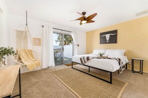 4 habitaciones, tabla de planchar con plancha y cuna de viaje 