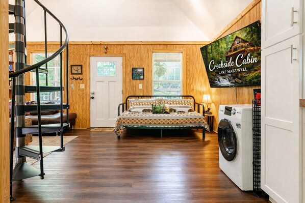 1 bedroom, desk, free WiFi, bed sheets